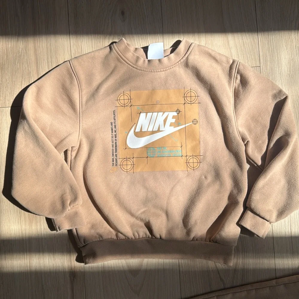 Nike sweatsuit 6-7years - Picture 2 of 4